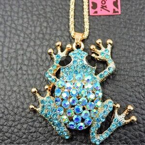 🐸 Betsey Johnson sparkling aqua crystal froggy pendant necklace 🐸